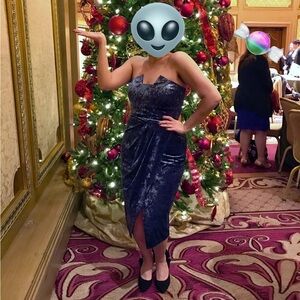 Jax Black Label Blue Velvet Strapless Dress - EUC